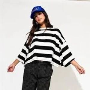 Dressed in Lala Ozzy tee crop